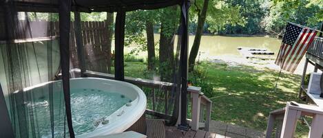 Bain à remous extérieur