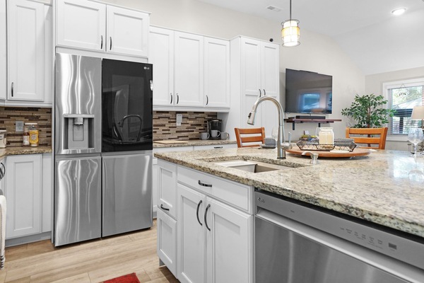 Microondas, horno, placa de cocina y lavavajillas