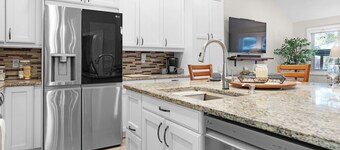 3 BDRM River Retreat w/hot tub