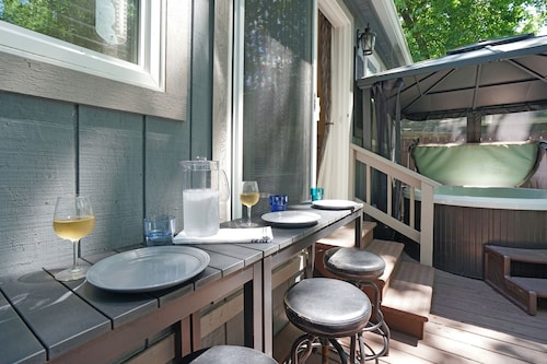 3 BDRM River Retreat w/hot tub