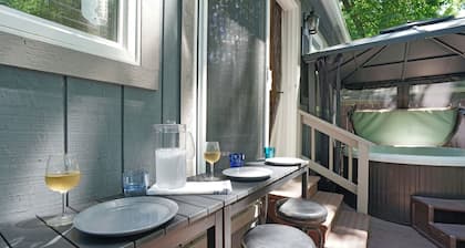 3 BDRM River Retreat w/hot tub