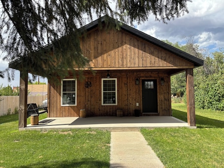 Exterior. Charming 2-bedroom house in marvelous Ten Sleep