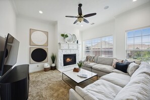 Smart TV, fireplace