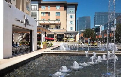 Luxury Townhome walking distance to Legacy West