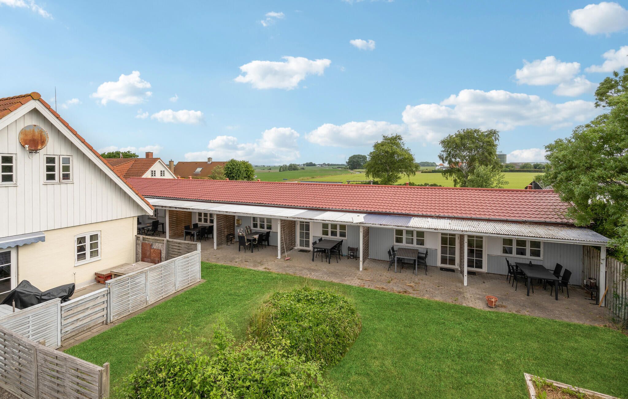 المنشأة من الخارج