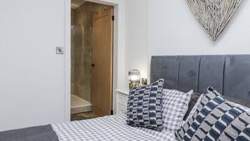 2 bedrooms, individually decorated, individually furnished, free WiFi