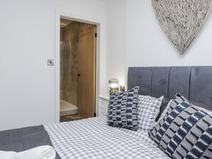 2 bedrooms, individually decorated, individually furnished, free WiFi