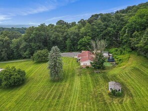 Property grounds - Loysville Charm Meets Cabin 3-Bedroom with A/C, Fitness Room & peaceful Living (Loysville)