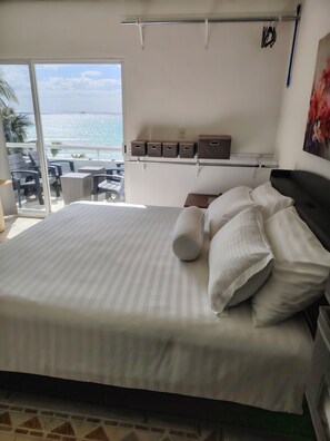 Panoramic Studio, Sea View | In-room safe, blackout curtains, iron/ironing board, free WiFi