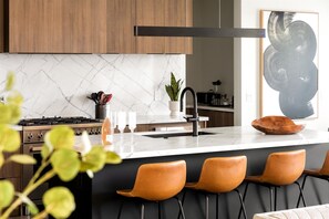 Coffee/tea maker, fridge, microwave, oven