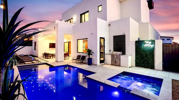 Pool - Sleeps 14/Luxury Pool/Spa/Walk to Old Town/ECharge (Scottsdale)