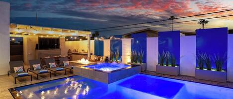 حمّام سباحة مُدفَّأ