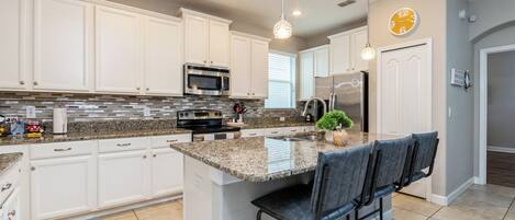 Mikrowelle, Ofen, Herdplatte, Geschirrspüler