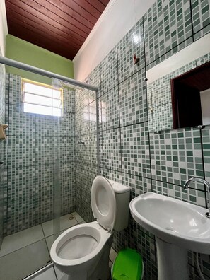 Basic Room | Bathroom | Shower, towels, soap - Hotel Maracá (Boa Vista)