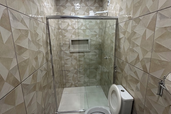 Basic Quadruple Room | Bathroom