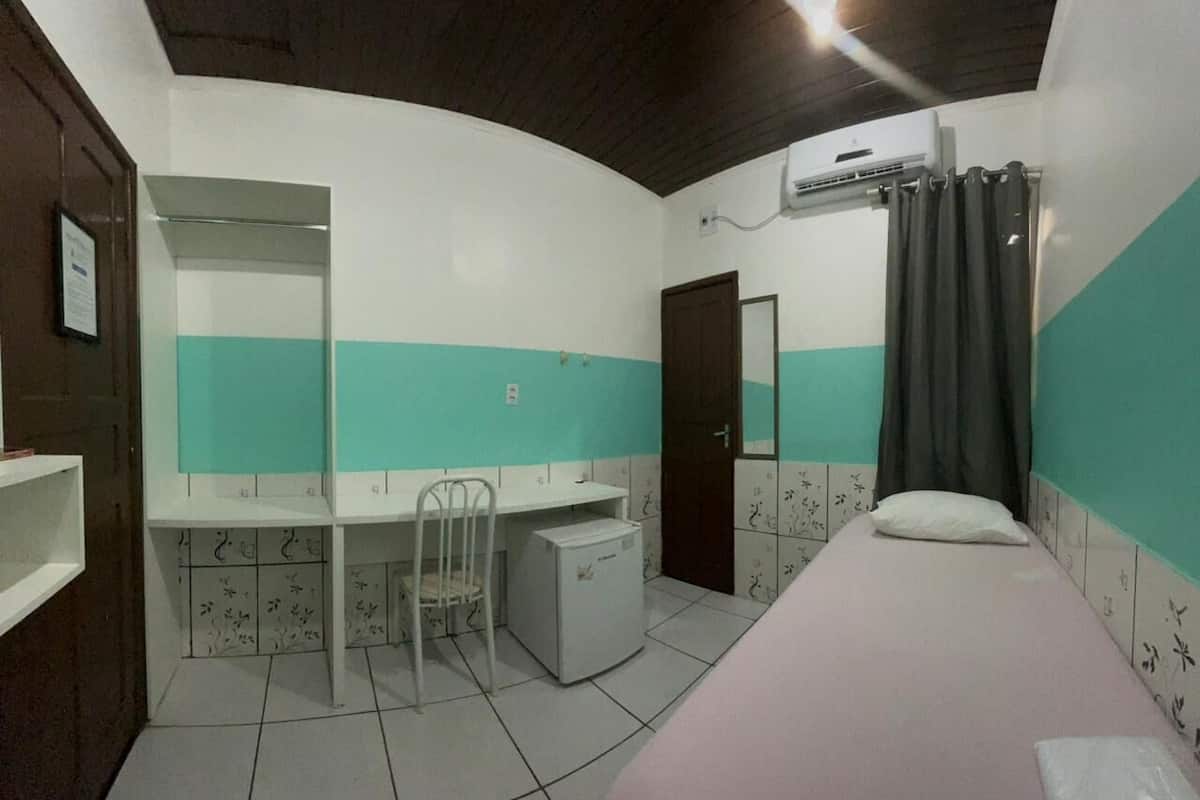 Phòng đơn cơ bản | Phòng tắm | Buồng tắm vòi sen, khăn tắm, xà phòng