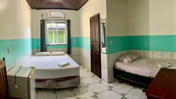 Basic Triple Room | Desk, free WiFi, wheelchair access