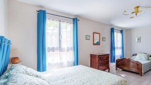A bedroom with a bed, a dresser, a nightstand, and a ceiling fan. - Beautiful home in Le Muy with WiFi (Le Muy)