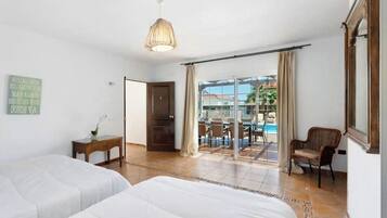 5 bedrooms, iron/ironing board, WiFi, bed sheets