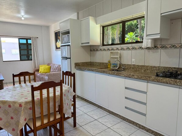 Fridge, microwave, stovetop, blender