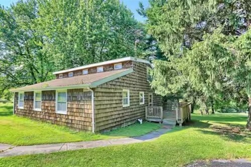 Cozy Cottage near Skiing, Gettysburg, and Hiking