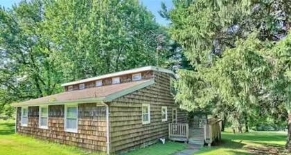 Cozy Cottage near Skiing, Gettysburg, and Hiking