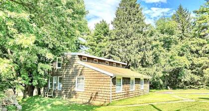 Cozy Cottage near Skiing, Gettysburg, and Hiking