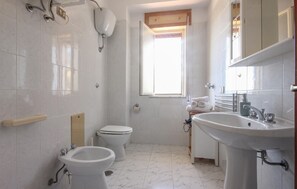 Shower, hair dryer - 2 bedroom stunning apartment in Agropoli (Agropoli)