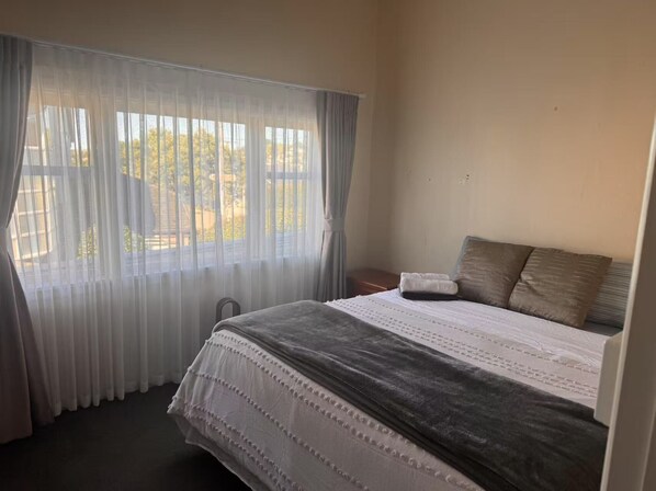 2 chambres, fer et planche à repasser, accès à Internet