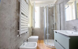 Shower, hair dryer - 1 bedroom nice apartment in Chiavari (Chiavari)