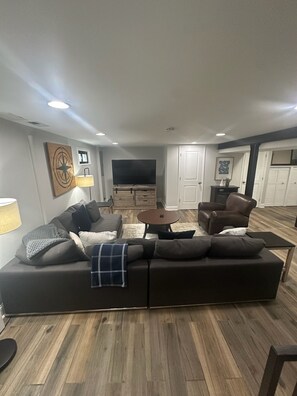 Télévision, cheminée