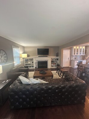 Télévision, cheminée