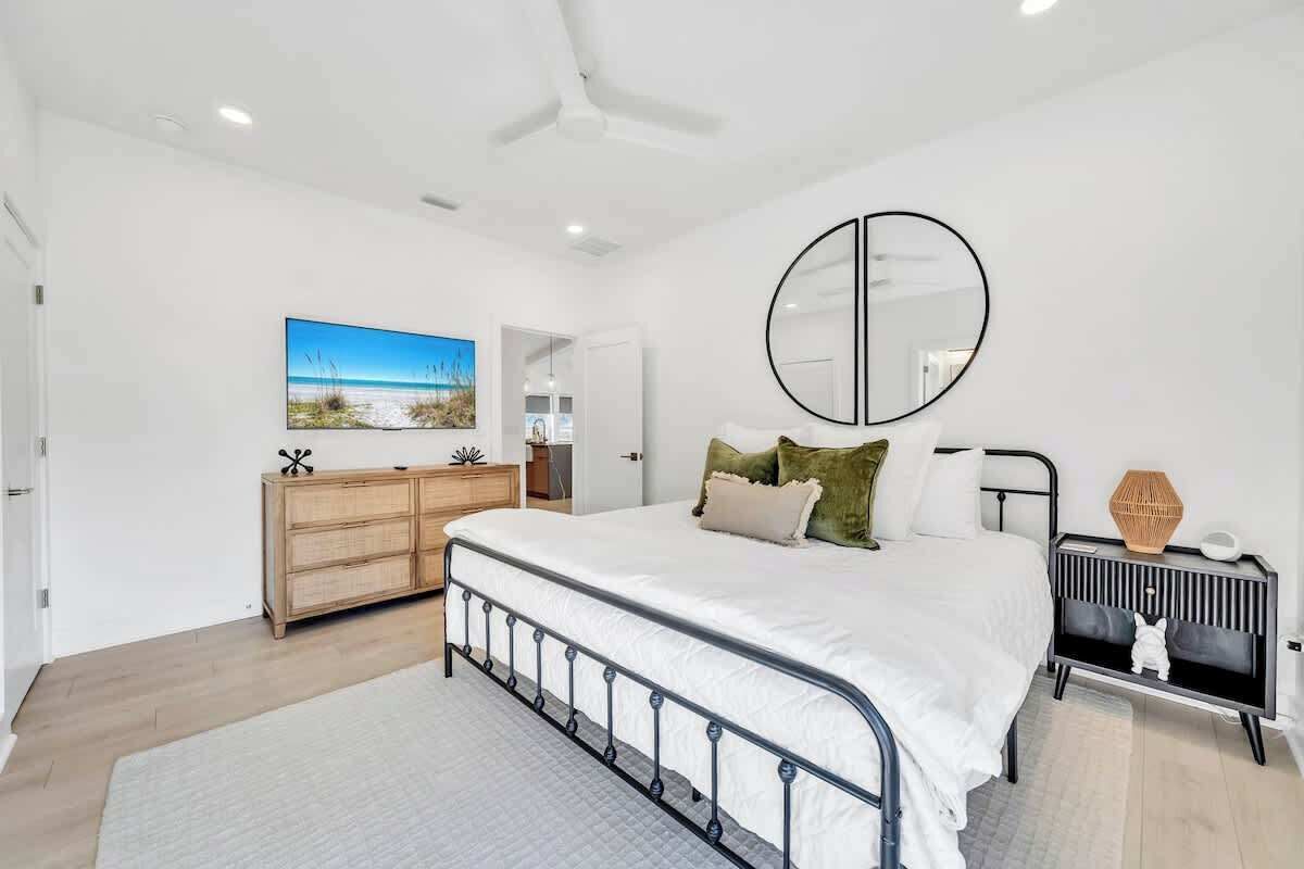 4 bedrooms, iron/ironing board, travel cot, free WiFi