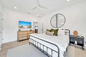 4 habitaciones, tabla de planchar con plancha y cuna de viaje 