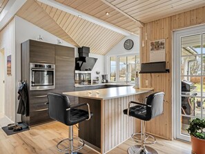 Fridge, microwave, dishwasher, cookware/dishes/utensils