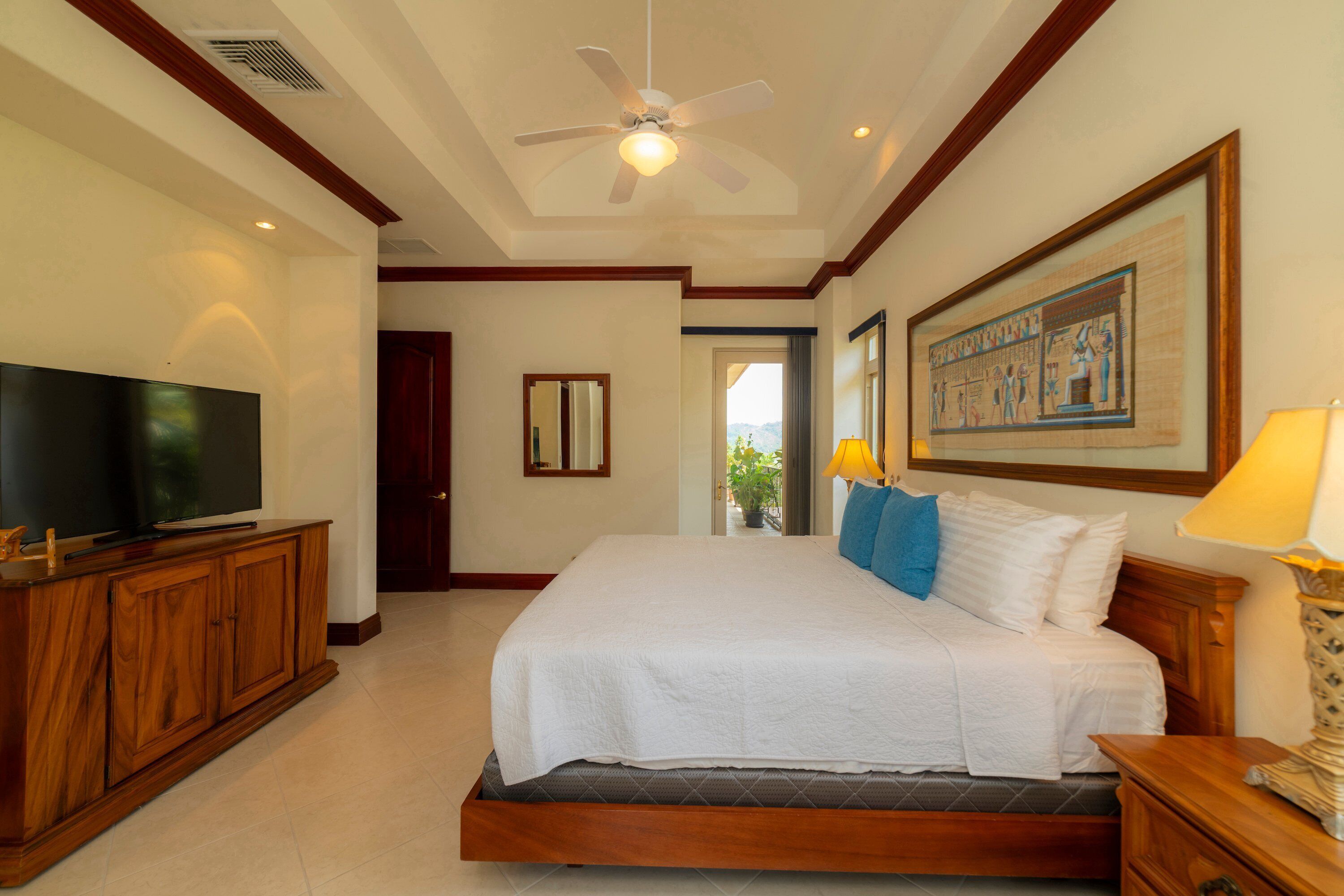 3 habitaciones, tabla de planchar con plancha y acceso a internet 