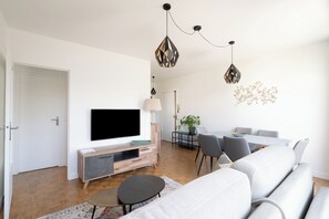 TV - Appartement Delta - Welkeys (Puteaux)