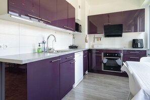 Kühlschrank, Mikrowelle, Ofen, Geschirrspüler