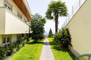 Property grounds - Casa Ar-Belo by House and People (Carapeços)