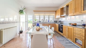 Réfrigérateur, micro-ondes, four, lave-vaisselle