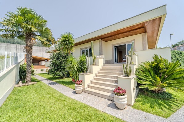 Exterior - Casa Ar-Belo by House and People (Carapeços)