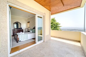 3 bedrooms, iron/ironing board, free WiFi, bed sheets - Casa Ar-Belo by House and People (Carapeços)