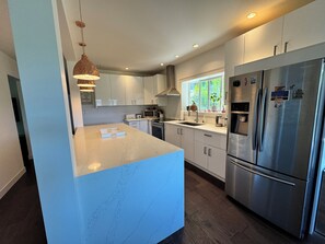 Fridge, microwave, oven, stovetop - Valley View Estate (Victoria)