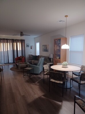 TV - Escape to Gold Canyon. Enjoy Mountain Views, Desert Trails&Premier Golf Courses. (Gold Canyon)