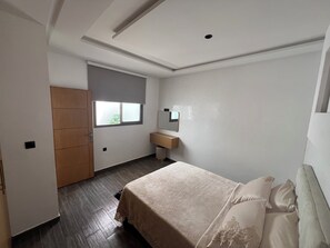 2 quartos, acesso à internet, roupa de cama