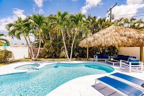 A heated pool - New! Tiki Sunset - Luxury Heated Pool & Spa Oasis, Approx 1 Mile to Vanderbilt Beach! (Naples)