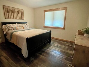 1 bedroom, iron/ironing board, travel cot, free WiFi - New Listing Gull Lake East Side 2bed/1bath guesthouse in charming Nisswa (Nisswa)