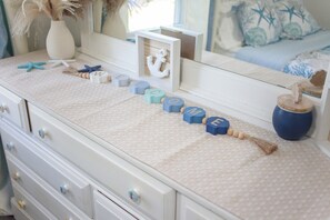 2 عدّة غرف نوم وواي فاي مجانًا وملاءات أسرّة