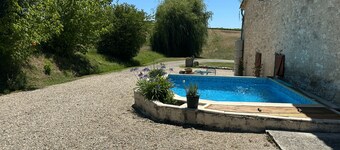 Charming 1-bedroom cottage in enchanting Esclottes with AC
