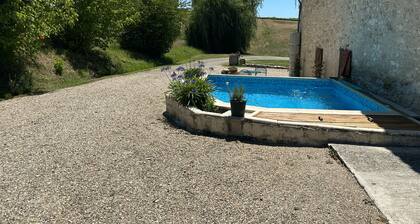 Charming 1-bedroom cottage in enchanting Esclottes with AC
